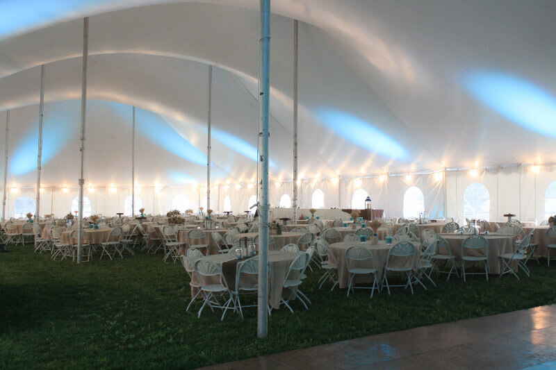 128 Guest – 30×60 Pole Tent – Round Tables